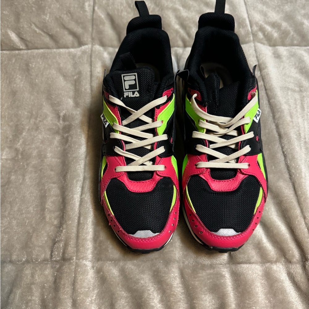 Mens FILA Sandenal sneakers size 9.5 Black dark pink & green Great condition